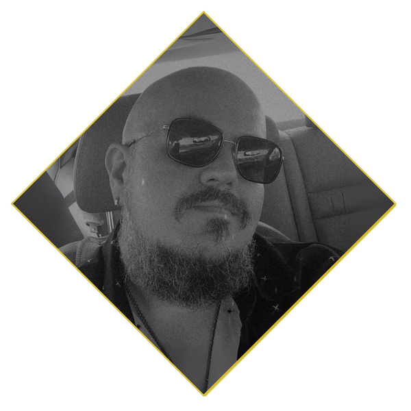 Retrato de Frater 444, del equipo editorial de Pharo-Nox